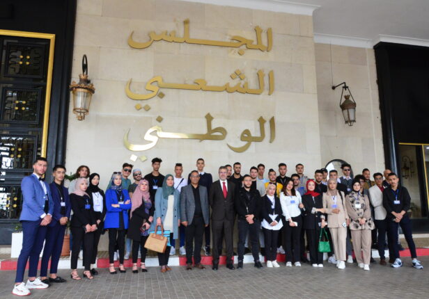 Les étudiants de l’Université Batna 2 visitent le Parlement